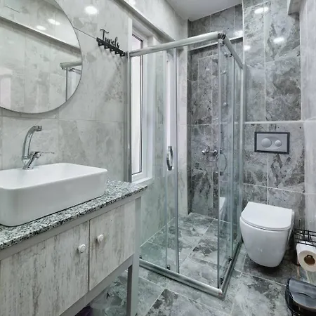 Apartment Cozy Center 1br W Balcony Near Galataport ! *